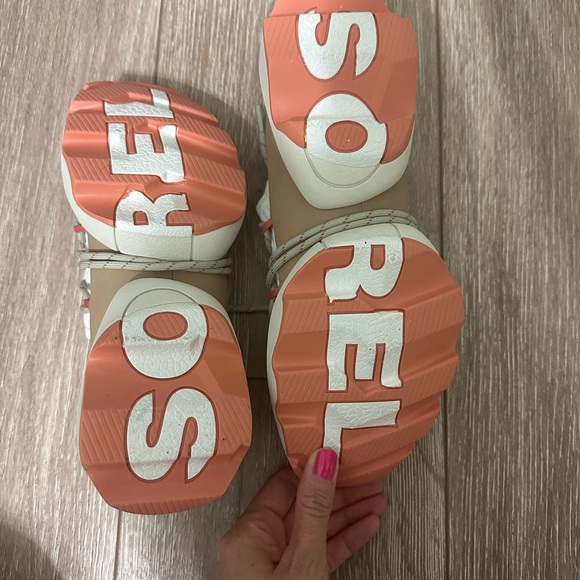 Sorel Shoes - Picture 3 of 4